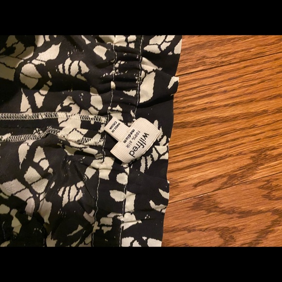 Wilfred Silk flower print shorts size M - Picture 3 of 3